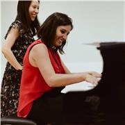 Insegnante diplomata al conservatorio e con esperienza offre lezioni di pianoforte